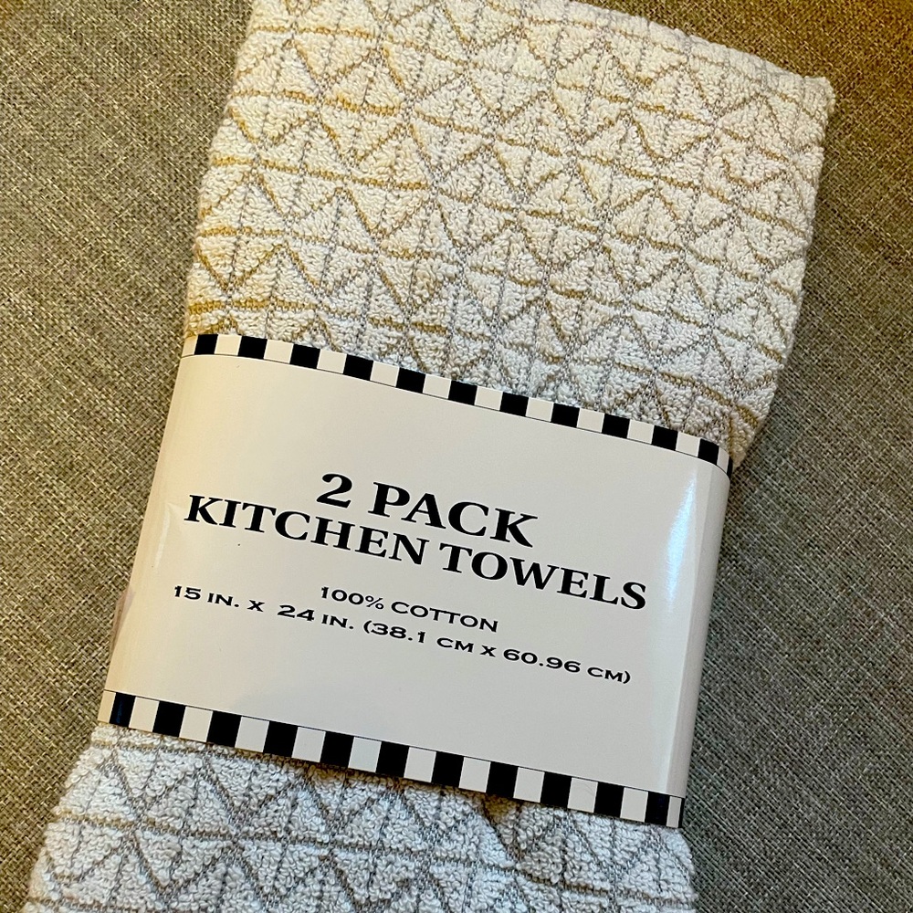 2 beautiful kitchen towels